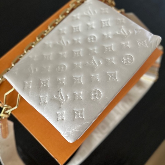 Louis Vuitton White Quilted Women's Bag - Picture 5 of 12